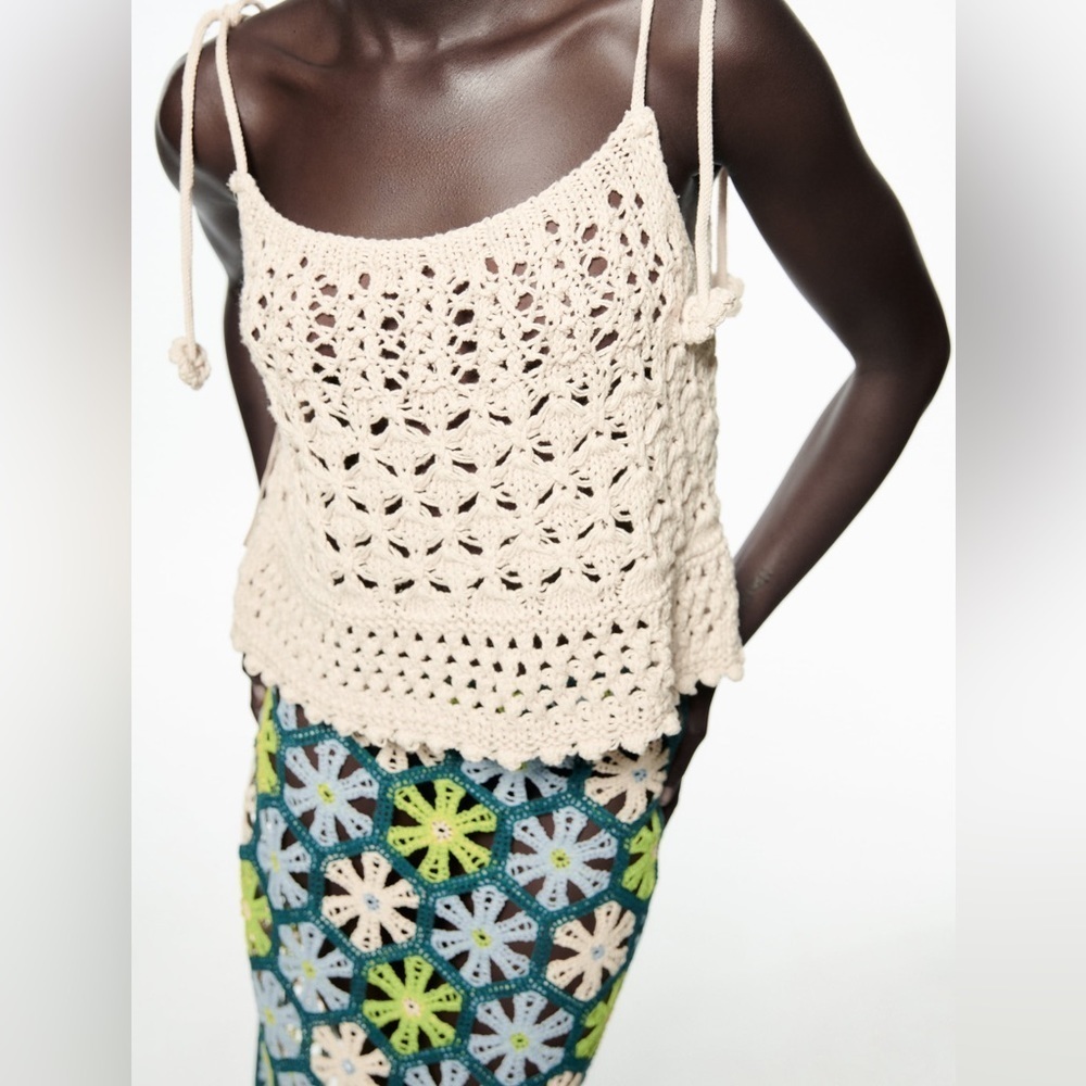 FLORAL CROCHET KNIT TOP NWOT
